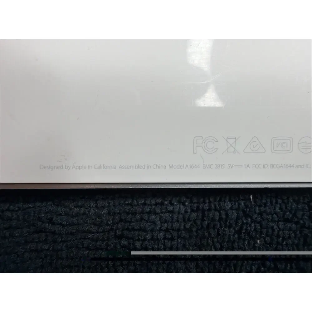 Original Apple Magic Keyboard Model A1644 Lightning  Excellent Condition Working